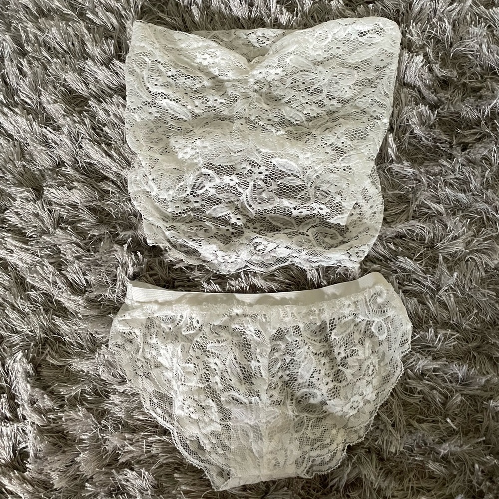 90. Lace top and bottom